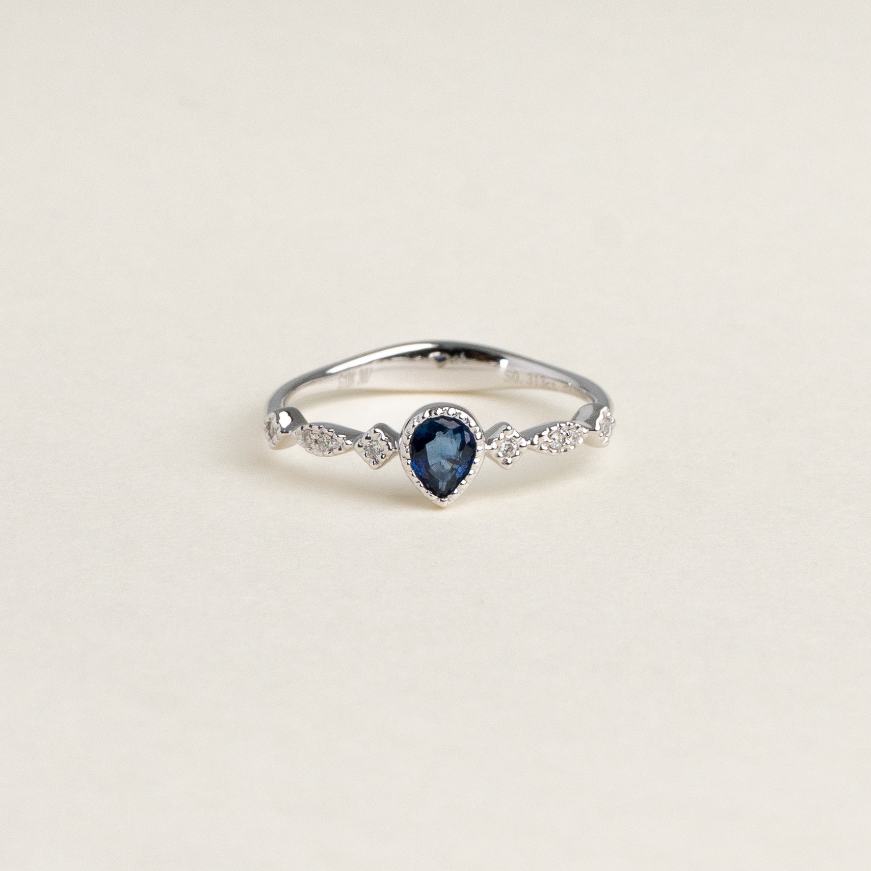 DROP SAPPHIRE RING