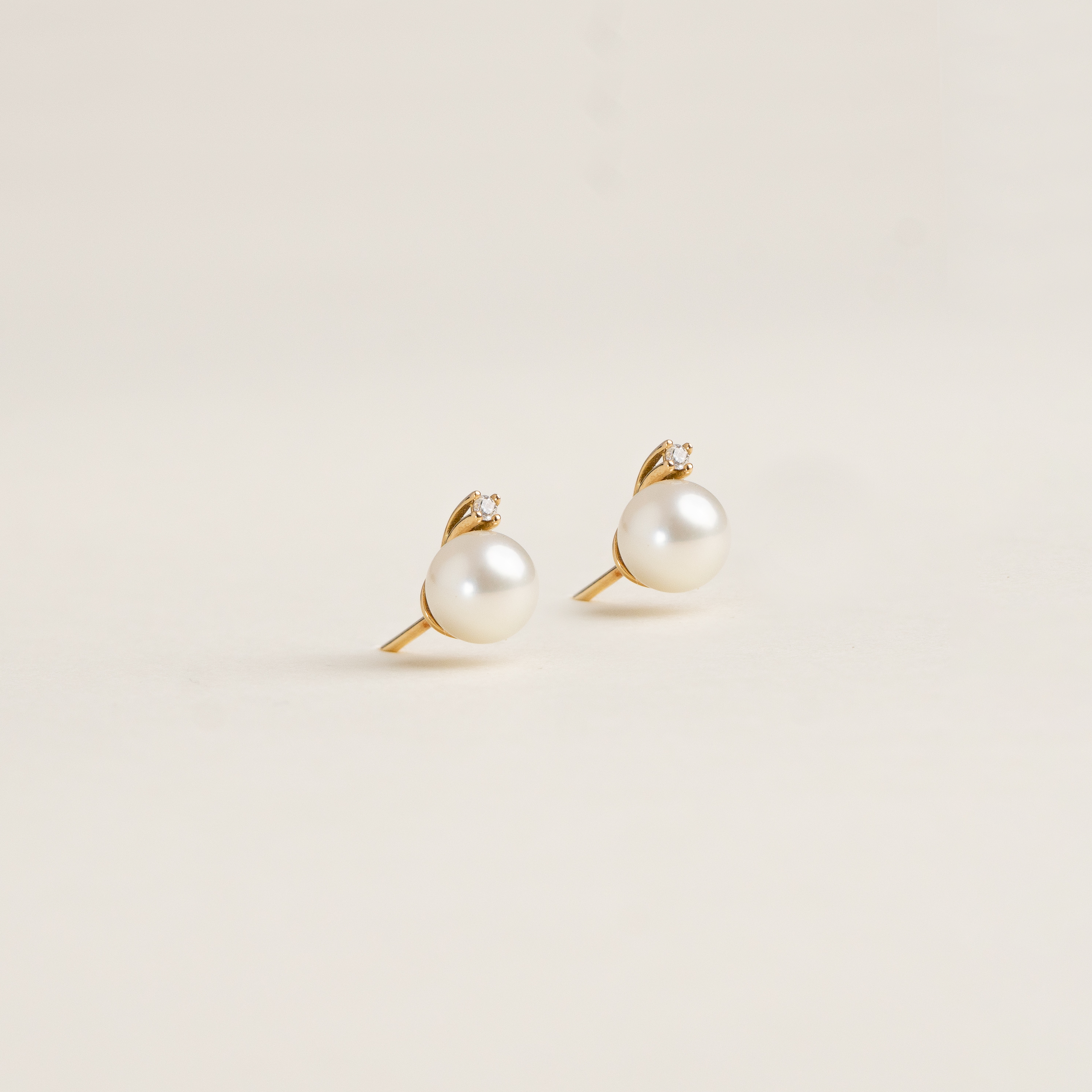 BIG PEARL EARRINGS