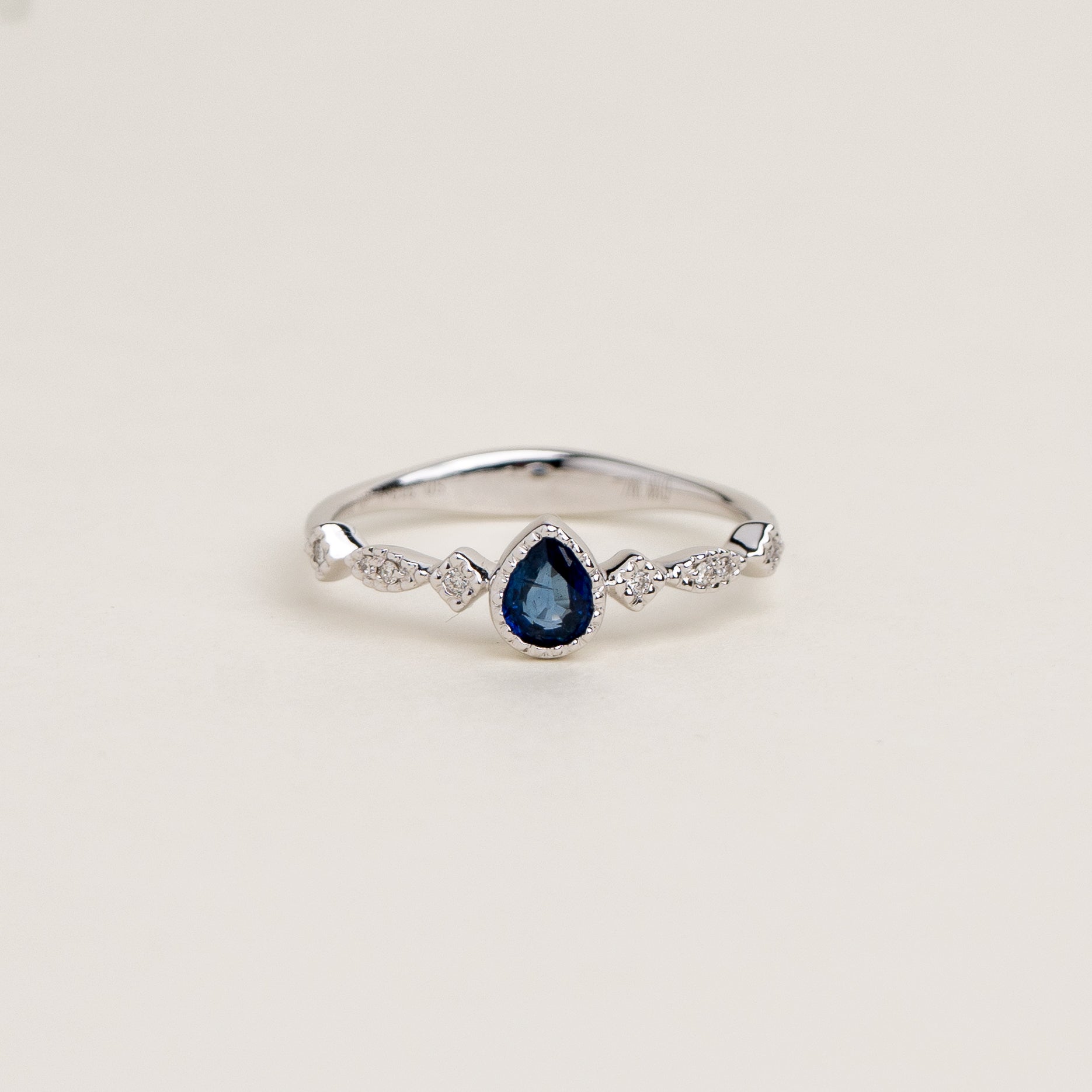 DROP SAPPHIRE RING