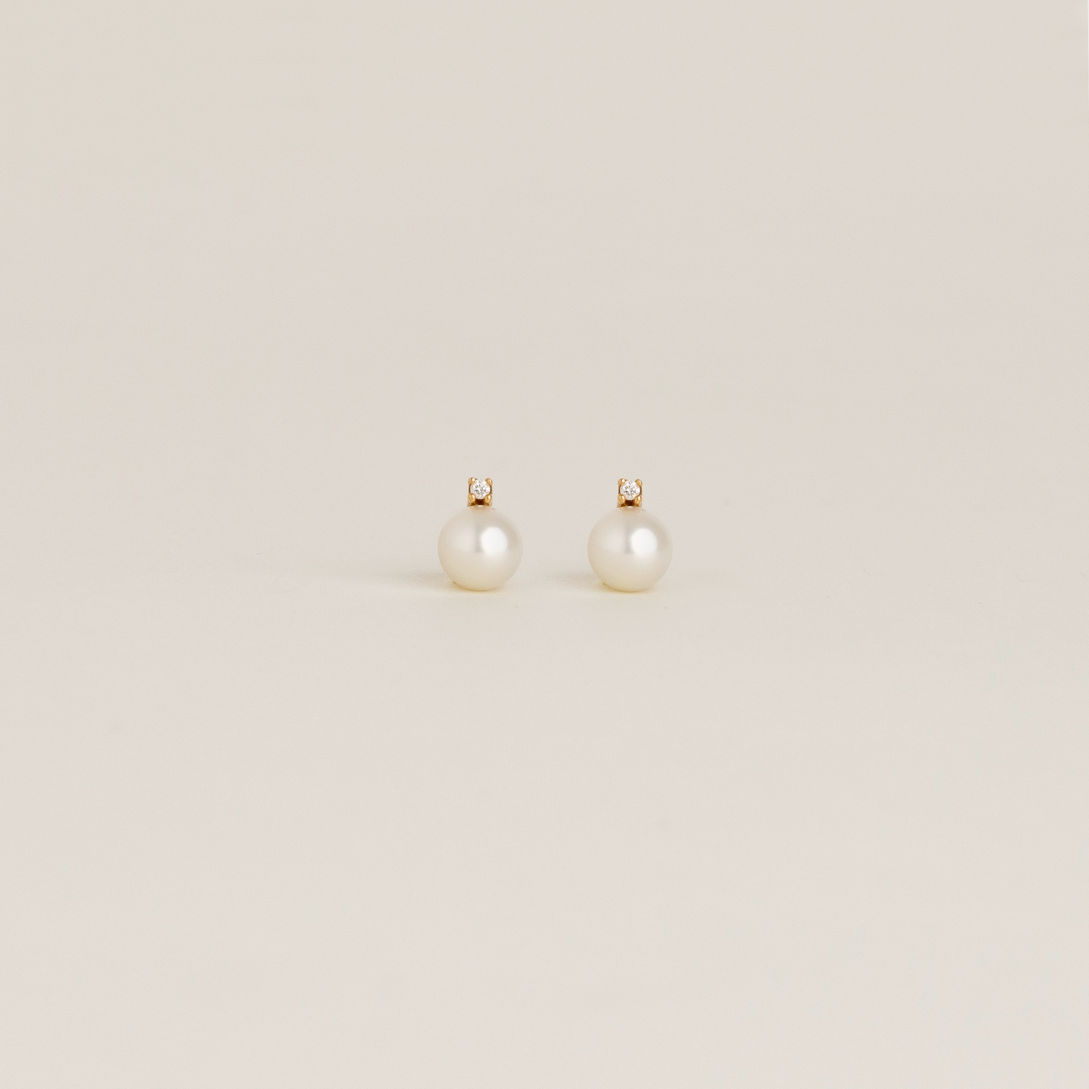 BIG PEARL EARRINGS