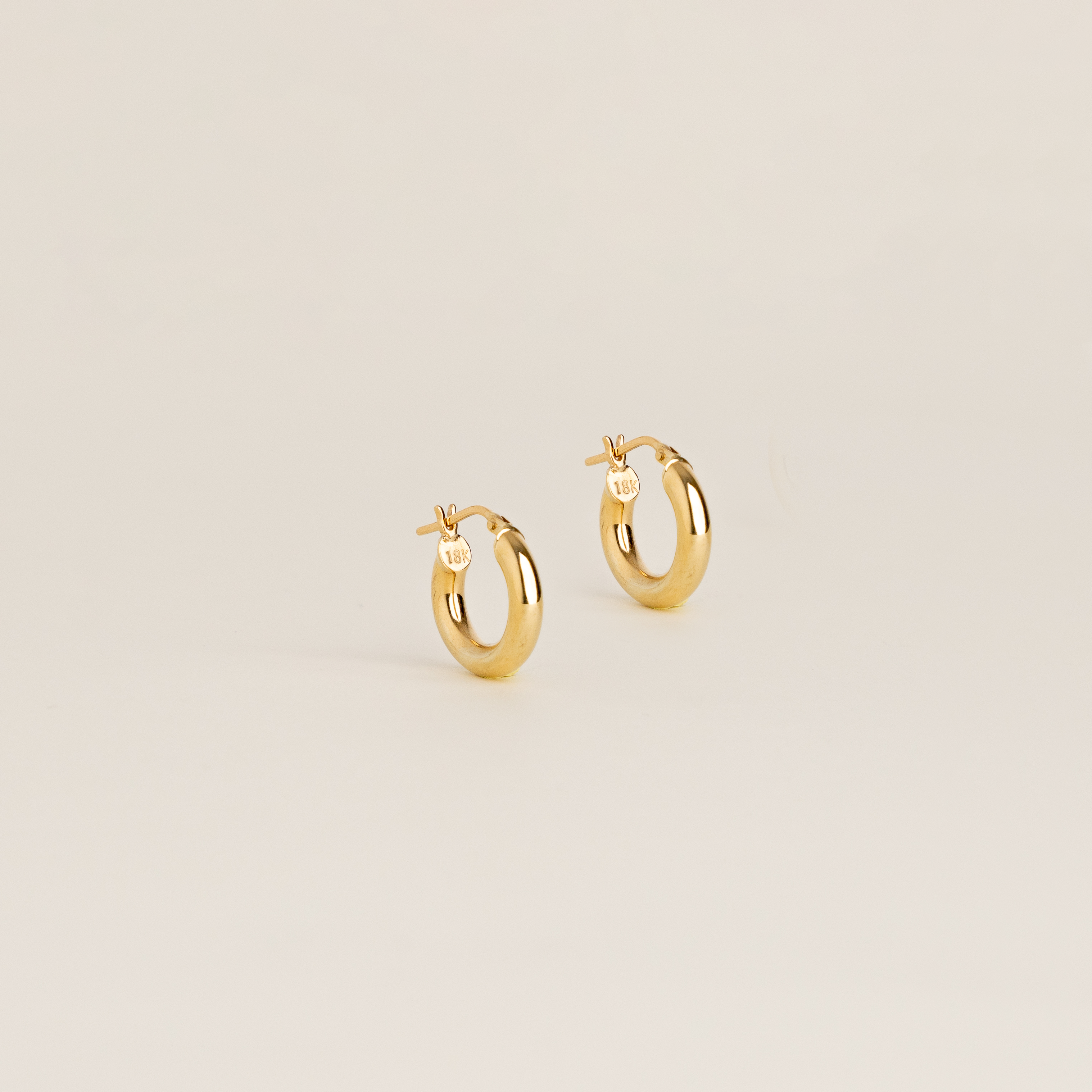 MEDIUM BOLD HOOPS