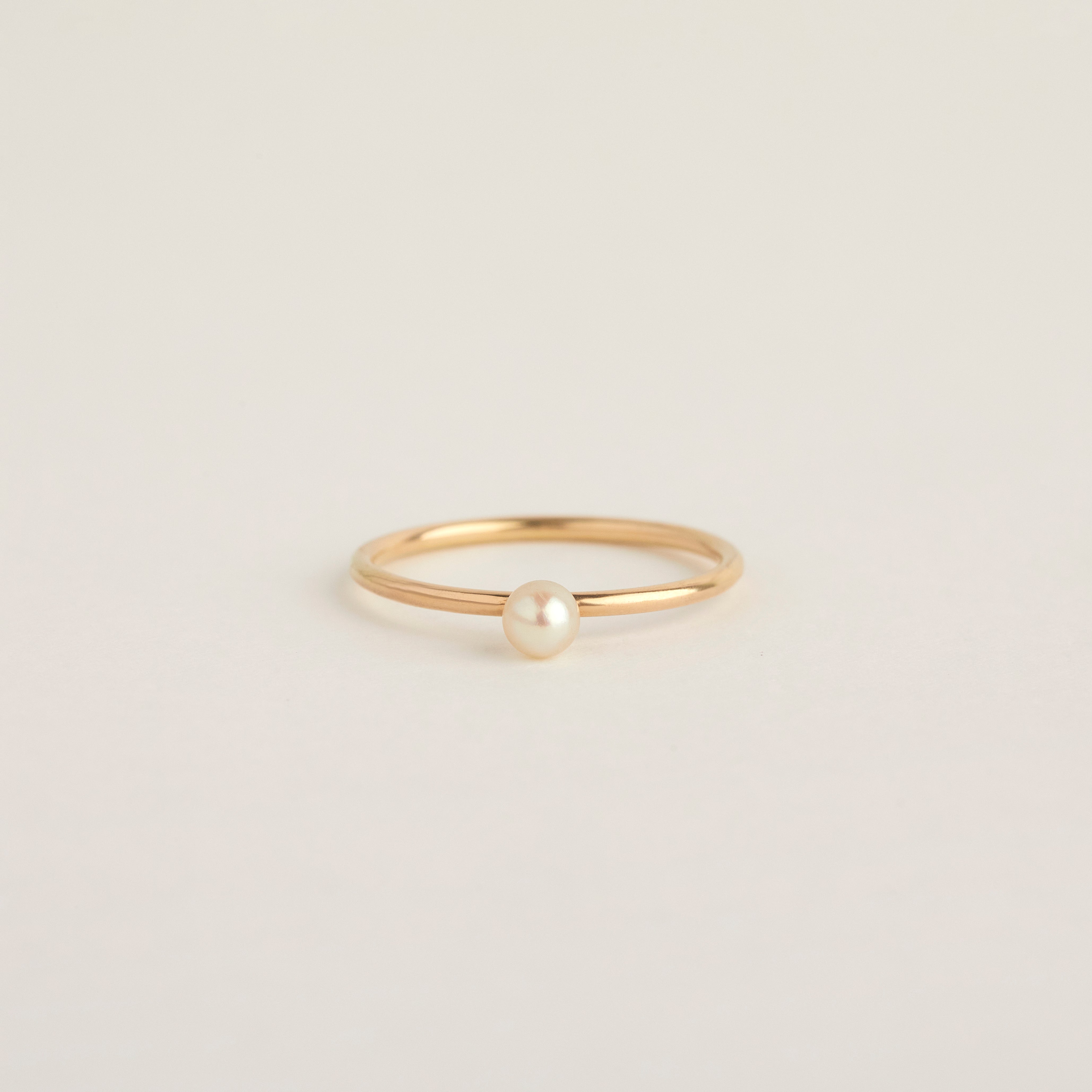 TINY PEARL RING